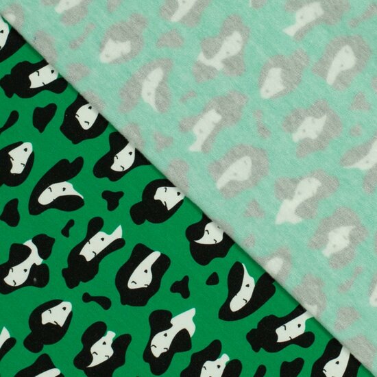 Sweater - Zwartharige dame op grasgroen-2