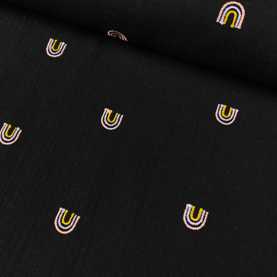 Tetradoek - Geborduurde regenboog op zwart-3