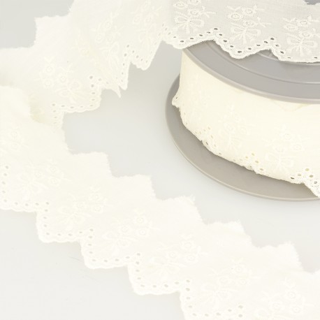 Broderie anglaise 54mm - bloemenstrikslinger ecru 51