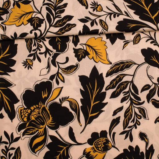 Viscose - oker en zwarte bloemen op lichtroze