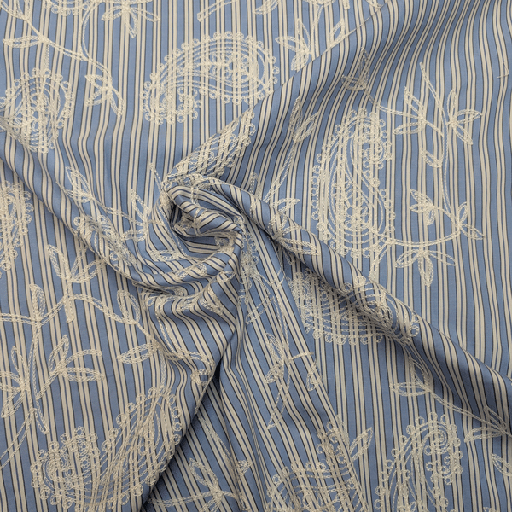 Katoen - Geborduurde paisley op blauwe streep